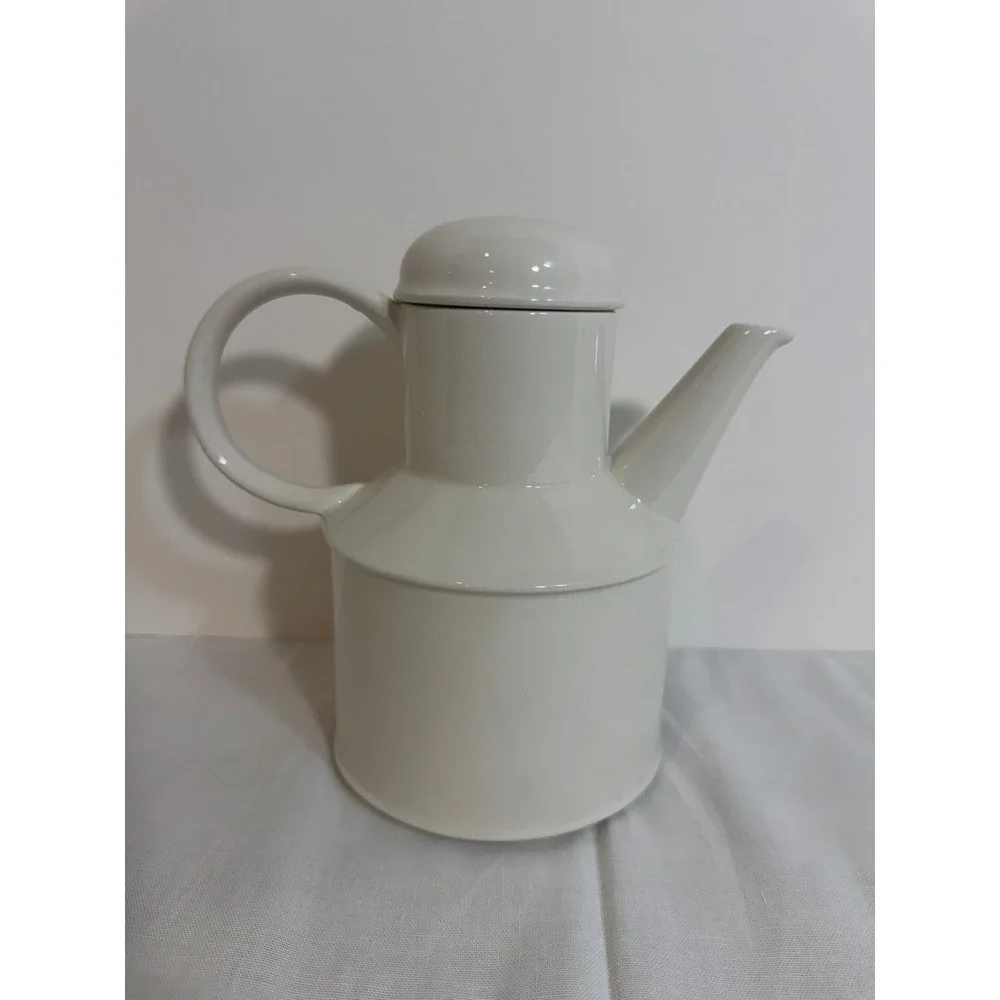 N/A minimalist white